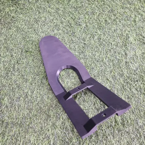 كراسي وجنحان